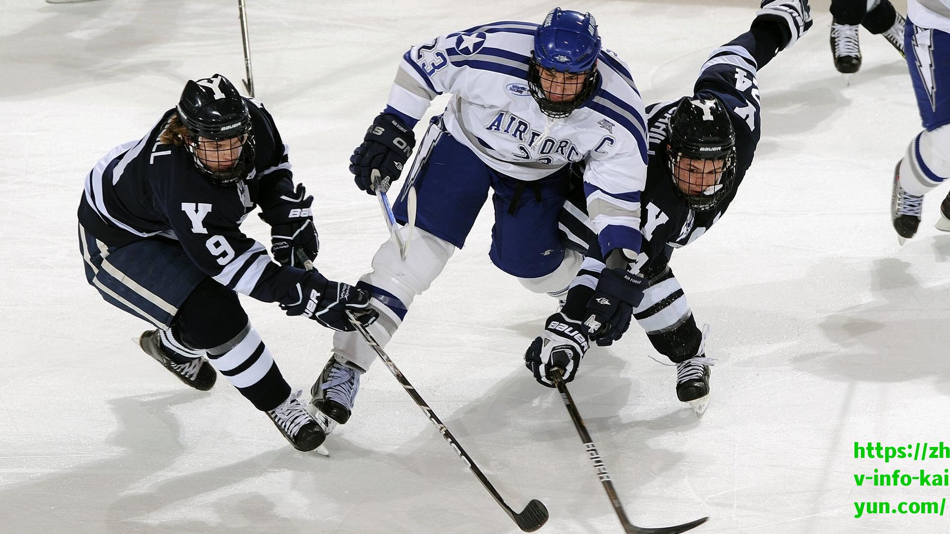 出征雅加达前国足全队为王上源庆生，胡荷韬领唱生日歌温暖全场